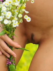 Nude teen in flowers